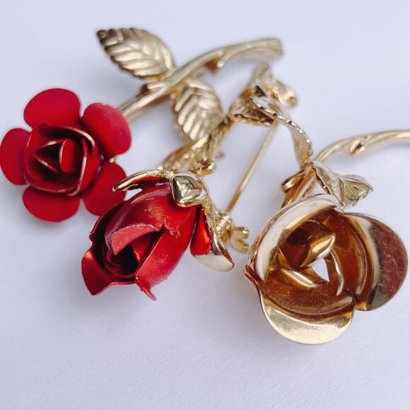 Vintage Lot of 3 Mid Century Red Enamel Rose Brooches Gold Tone Floral Pin Set - Picture 11 of 13